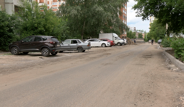  В Иванове автомобилисты мешают строительству парковки 