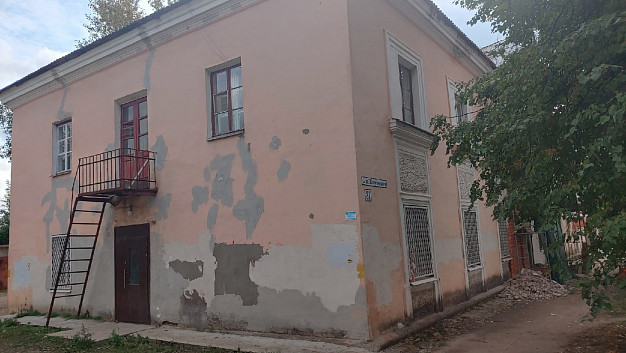 В доме на ул. Маршала Жаворонкова в Иванове начали восстанавливать рухнувшую зимой стену