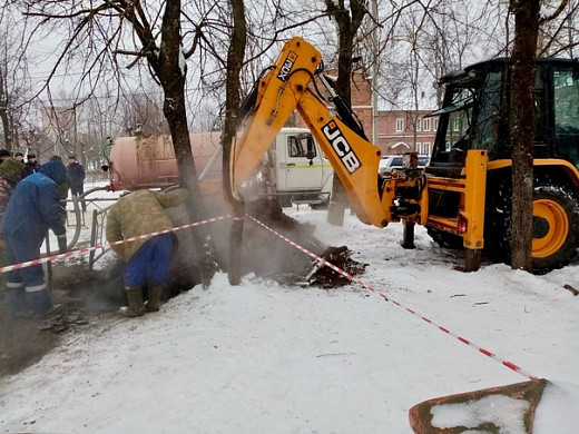В Ивановской области пятеро школьников провалились в яму с кипятком