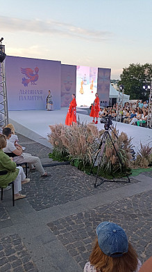 В Плесе прошел гала-показ фестиваля «Льняная палитра»