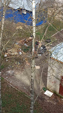За контейнерной площадкой на ул. М. Василевского никто не следит