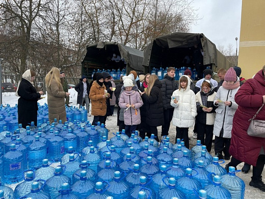  Школьники 22-го лицея отправили 10 тысяч литров воды в зону СВО 