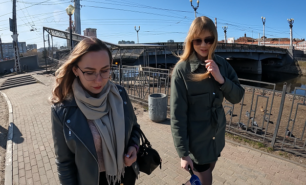 В Иванове девушка приклеилась к ограждению на берегу Уводи