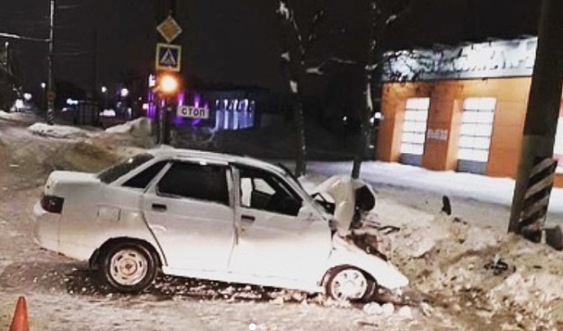 Машина влетела в сугроб на Куконковых в Иванове ВИДЕО