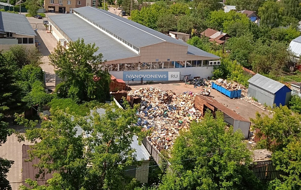 Ивановцы с Футбольной улицы жалуются на огромную свалку мусора в районе центрального рынка