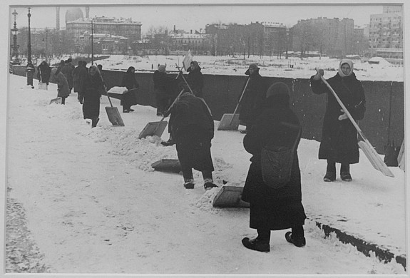 В Плесе открылась выставка легендарного фотолетописца войны
