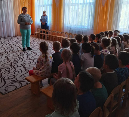 Школа «ЛизаАлерт» проводит с детьми беседы, касающиеся безопасности