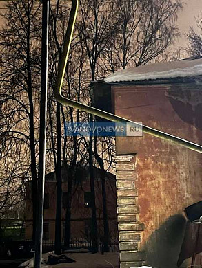 В Иванове рухнувшая с крыши дома глыба льда повредила газовую трубу