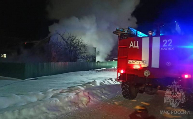 Рано утром на пожаре в Ивановской области погибла женщина