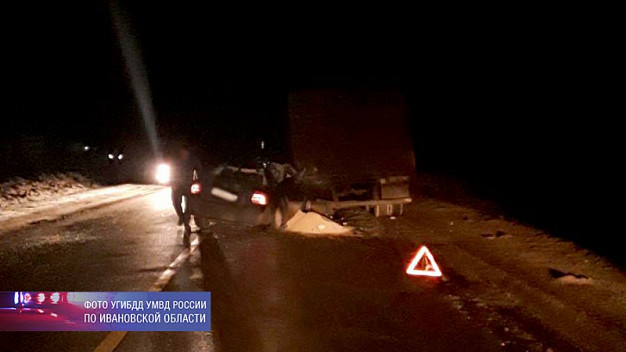 В Ивановской области легковушка врезалась в фуру: погибла женщина