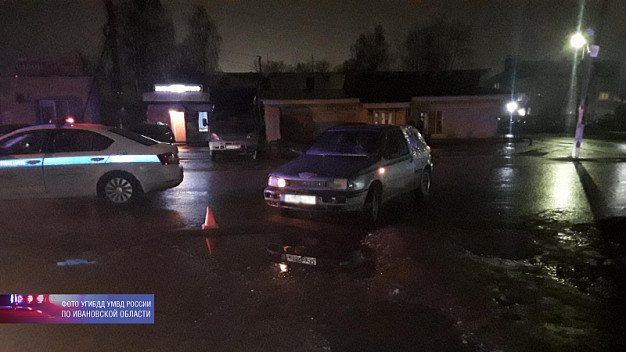 В Кохме подросток на автомобиле сбил женщину, которая шла по тротуару