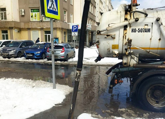 С ивановских улиц убирают снег и воду