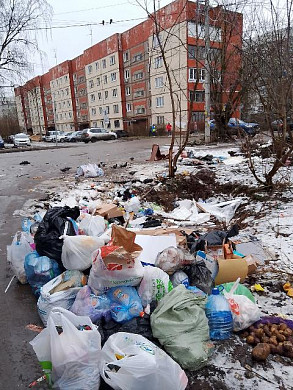На месте контейнерной площадки образовалась стихийная свалка
