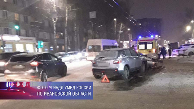 Два человека пострадали в жестком столкновении «Ниссанов» в Иванове
