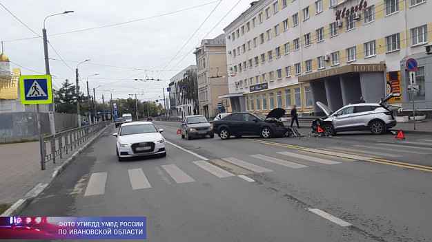  В Иванове женщина на «Форде» устроила тройное ДТП 