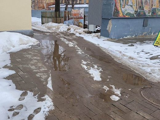 В Вичуге подрядчик за свой счёт восстановит поплывшую тротуарную плитку
