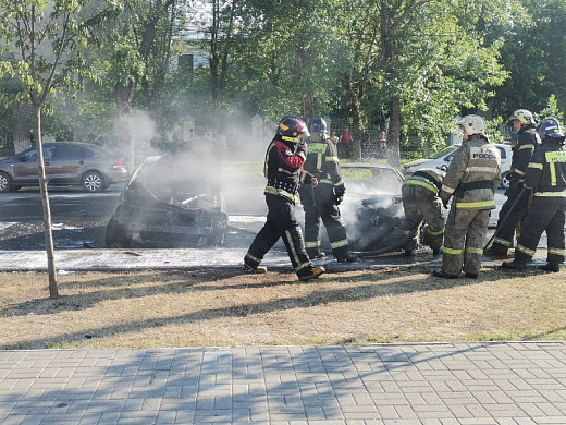 В Иванове дотла сгорели две иномарки