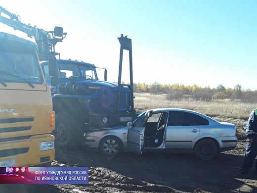 В Ивановской области иномарка въехала под грузовик 