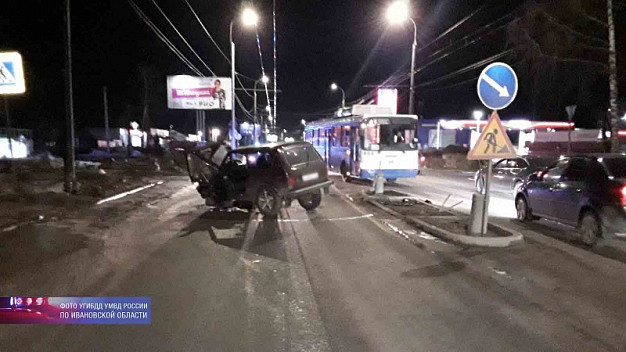 В Иванове пьяного водителя зажало в искореженном в ДТП автомобиле