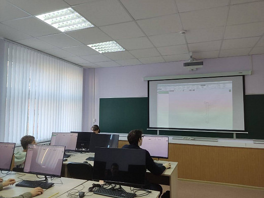 Десятиклассников региона начали учить настраивать роботизированные системы