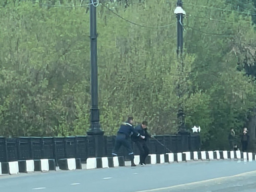  В Иванове спасатели сняли с моста мужчину 