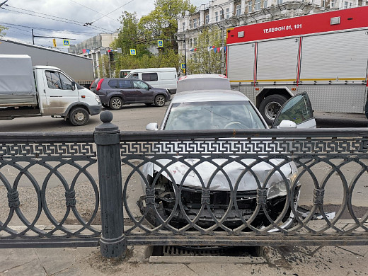 В Иванове в ДТП попала учебная машина 