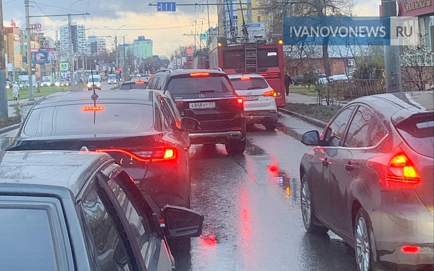 В Иванове пассажирский автобус попал в ДТП