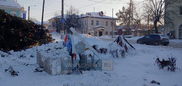  Упавшую шуйскую елку восстановили 