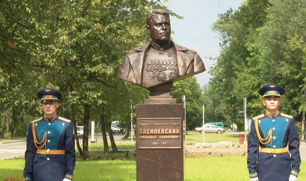 В Иванове торжественно открыли памятник маршалу Василевскому 