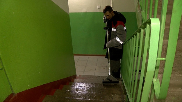В Иванове внедряют новые технологии уборки подъездов