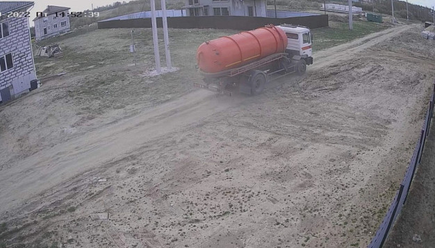 В Ивановской области ассенизаторы на одной улице откачивают фекалии, на другой – их сливают