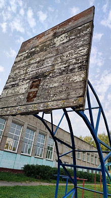 В ивановской школе полвека не меняли оборудование на спортплощадке 