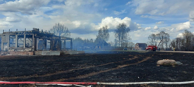 В деревне Данильцево сгорели два дома и две хозпостройки