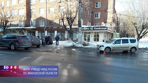 В Иванове автомобилистка сбила пешехода, прижав его к другому автомобилю