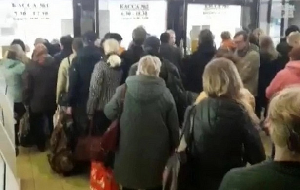В Иванове на автовокзале пассажиры скопились в огромную очередь