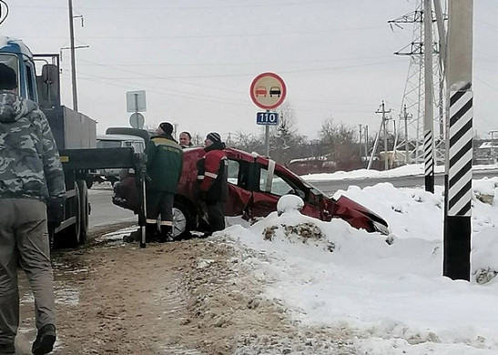 В Ивановской области легковой автомобиль столкнулся с поездом 