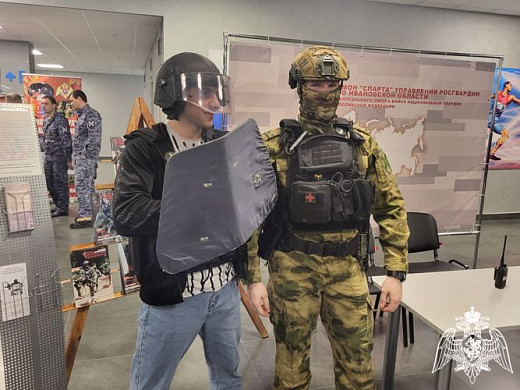 В Иванове росгвардейцы приняли участие в ярмарке вакансий
