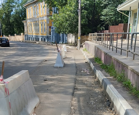 В Фурманове власти разрешили жителям ходить по автодороге без тротуара