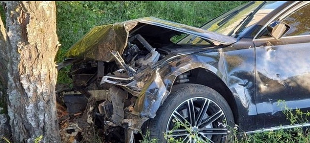 В Кинешме лоб в лоб столкнулись ВАЗ и Audi A8