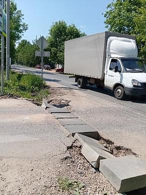 Отремонтированная улица быстро пришла в негодность