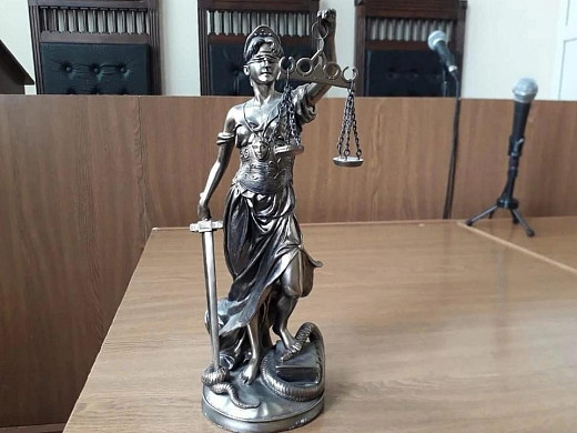 В Иванове пьяный мужчина скинул с лестницы сотрудницу полиции 