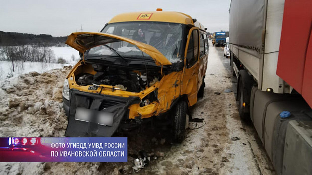Школьный автобус попал в ДТП в Ивановской области