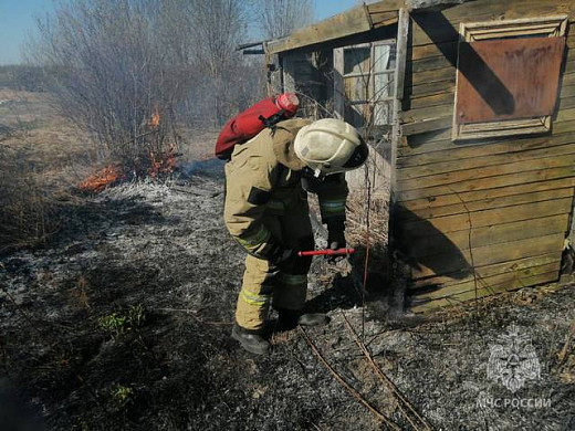 В Вичугском районе из-за пала травы сгорели 4 постройки