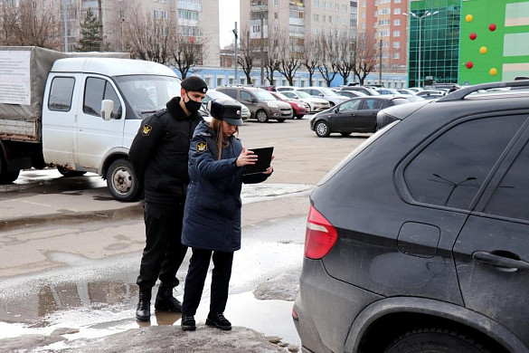 На парковках «Ленты» и «Тополя» в Иванове ловили должников