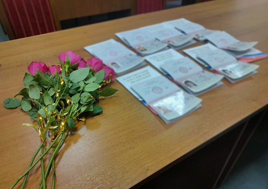 В Иванове вручили российские паспорта беженцам из ДНР и ЛНР