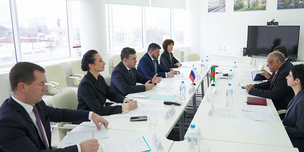 Губернатор встретился с послом Бангладеш в России 