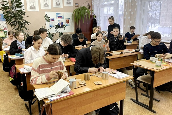 Ивановские школьники изготавливают окопные свечи
