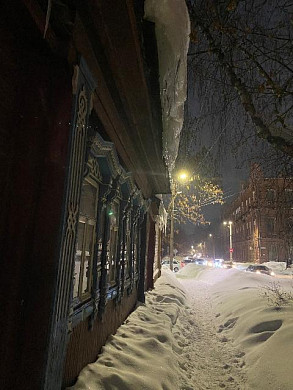 Жильцы одного из частных домов не чистят крышу