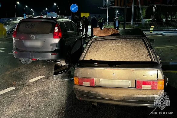 Двое человек пострадали при лобовом столкновении автомобилей в Иванове