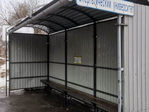  В Иванове начали мыть остановочные павильоны 